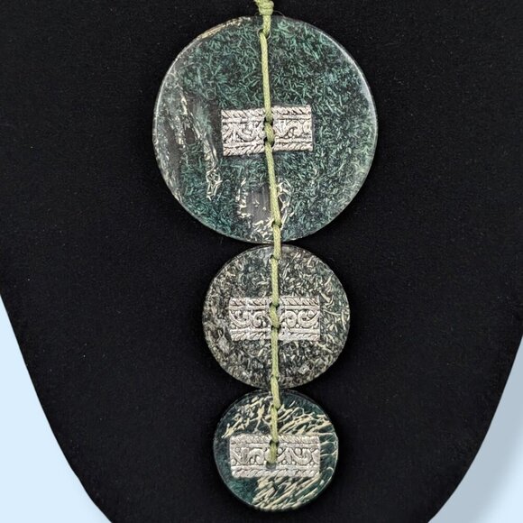 (2/$20) Green Acrylic Pendant Necklace - Picture 4 of 6